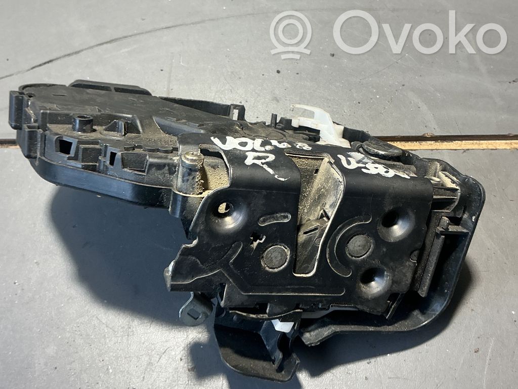 Volvo S40, V40 Priekšpusē slēdzene 