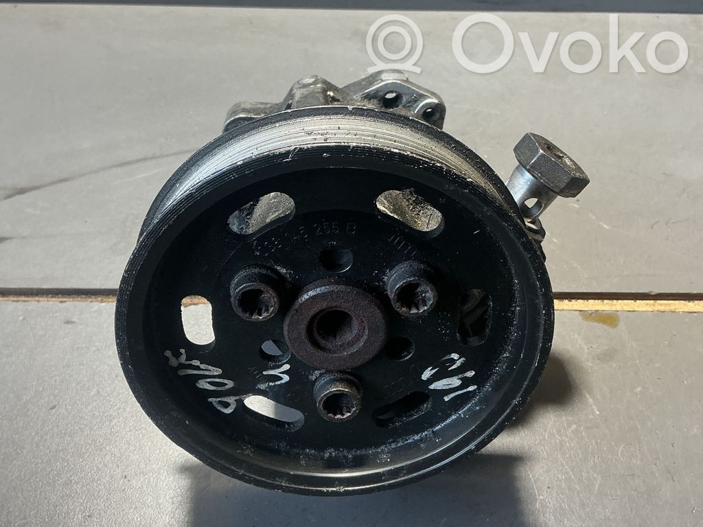 Volkswagen Golf IV Ohjaustehostimen pumppu 