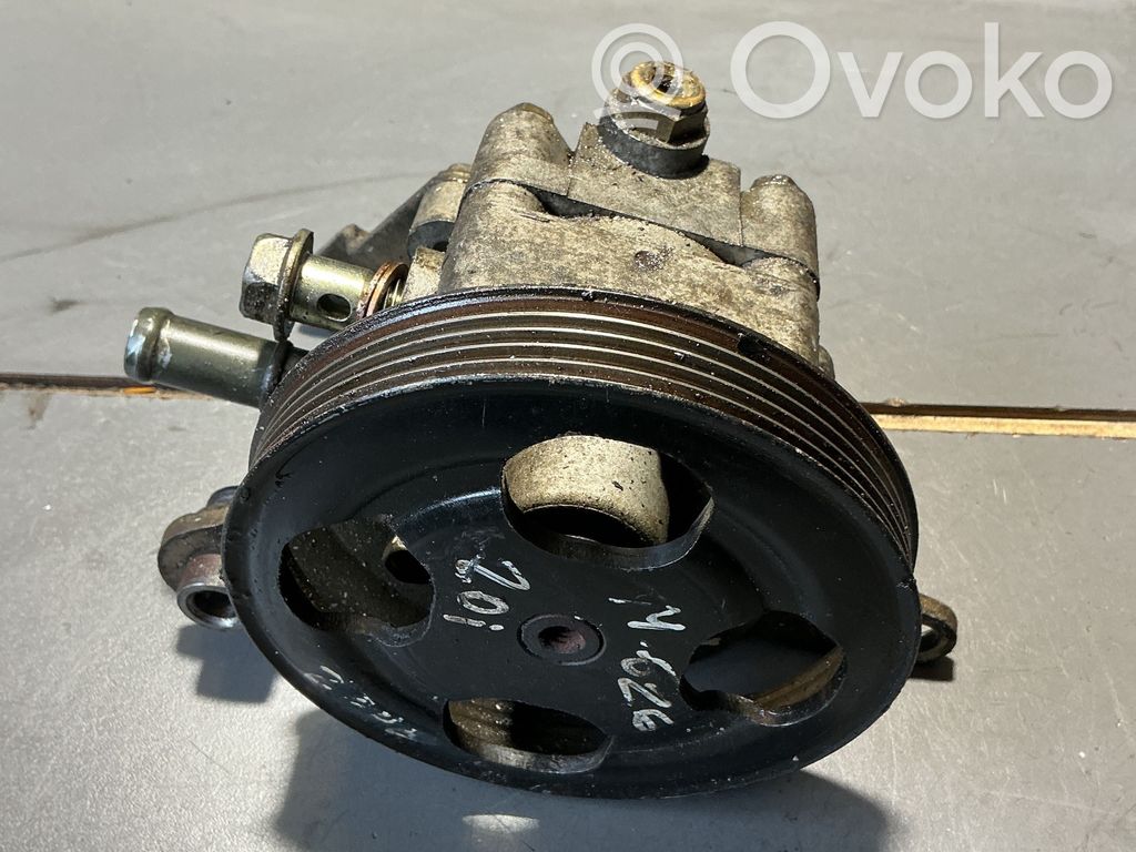 Mazda 626 Ohjaustehostimen pumppu 