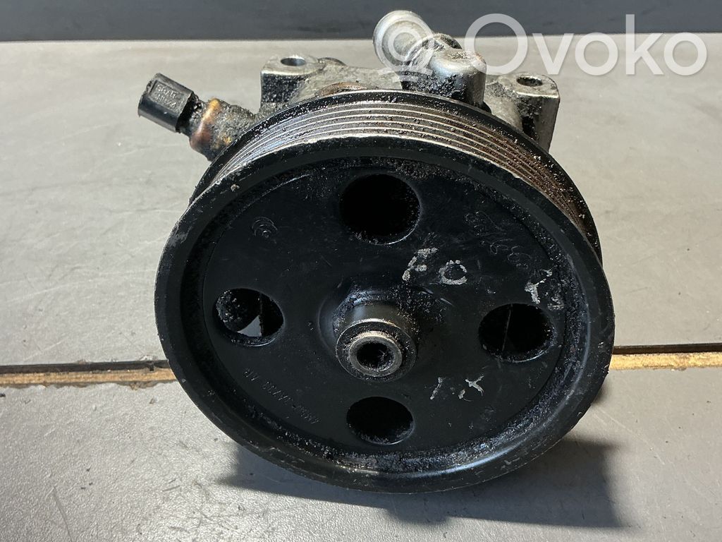Ford Focus Ohjaustehostimen pumppu 