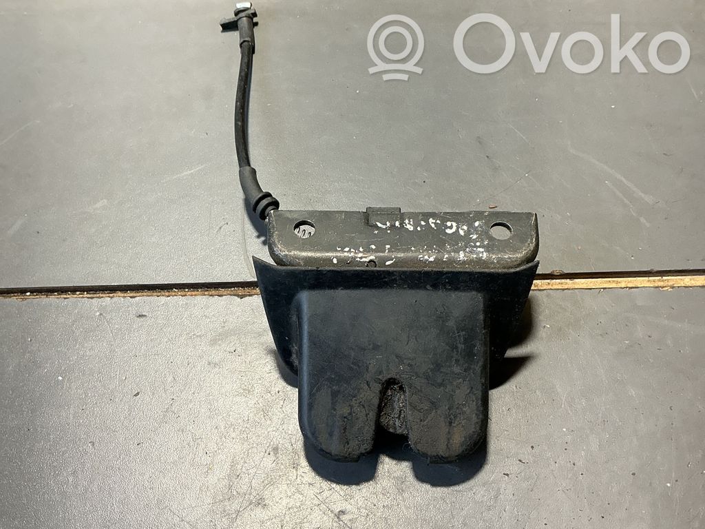 Audi A4 S4 B6 8E 8H Zamek klapy tylnej / bagażnika 