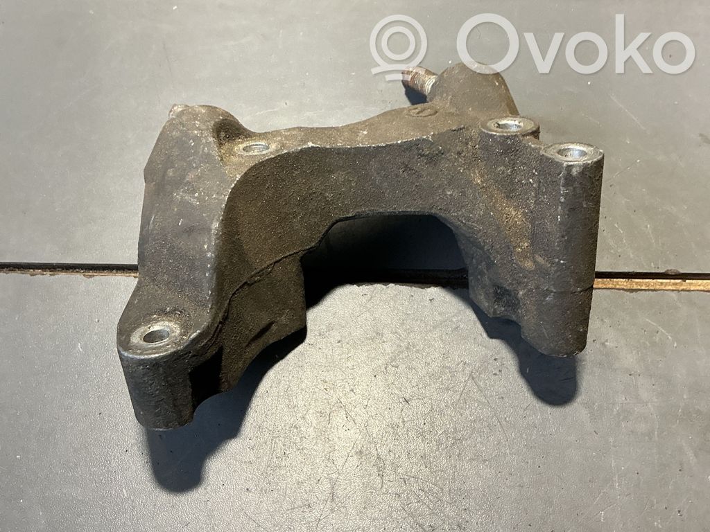 Ford Mondeo MK IV Engine mounting bracket 
