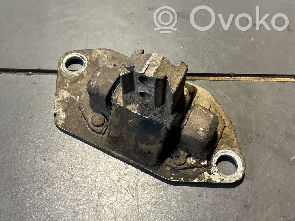 Volvo S80 Engine mount bracket 