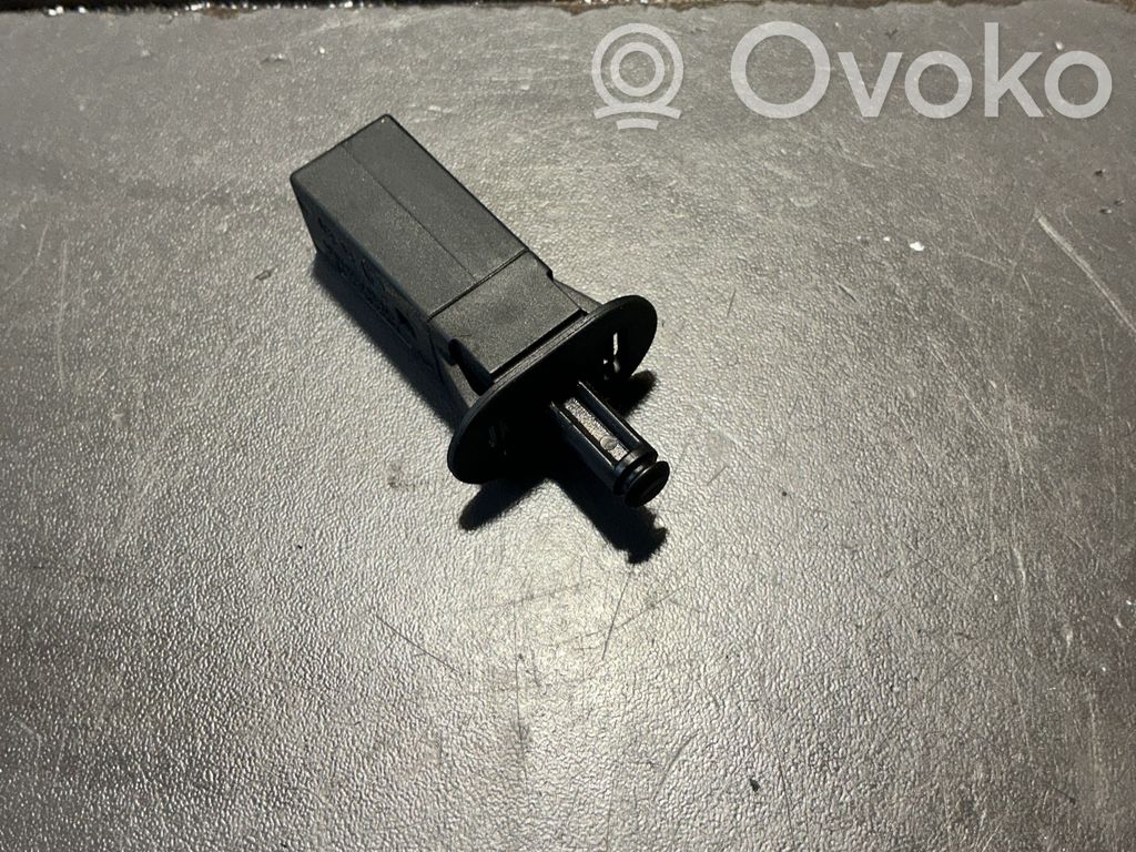 BMW 5 E60 E61 Polttoainesäiliön avauskytkin 