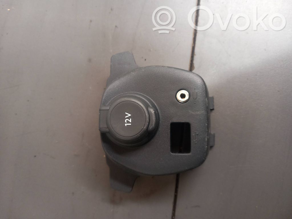 Toyota Aygo AB40 Priză 12 V (față) 