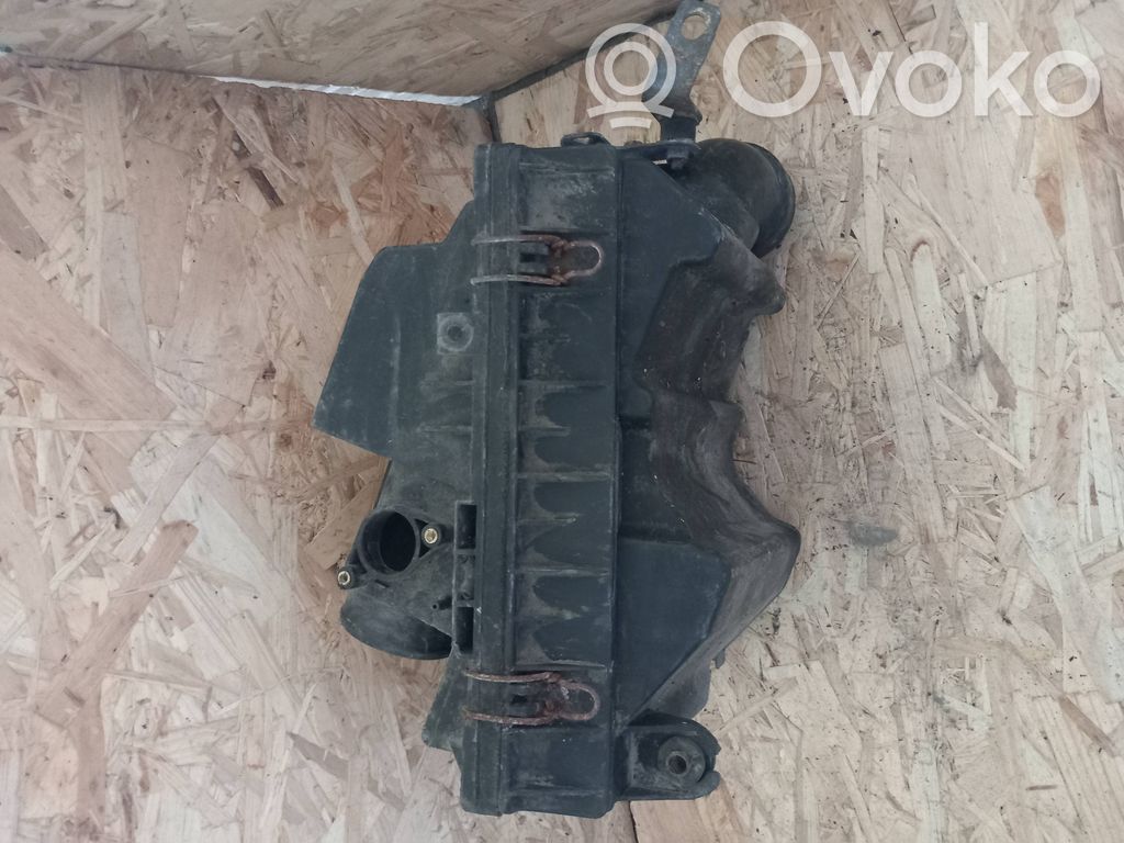 Mazda 323 Caja del filtro de aire 