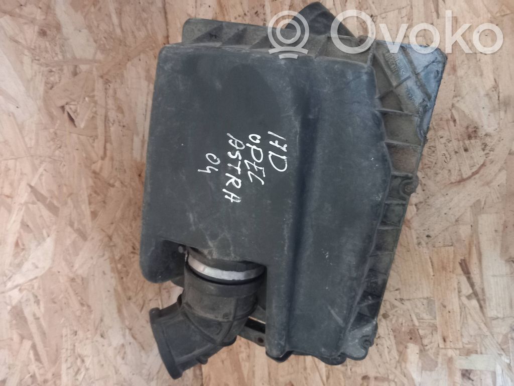 Opel Astra H Air filter box 
