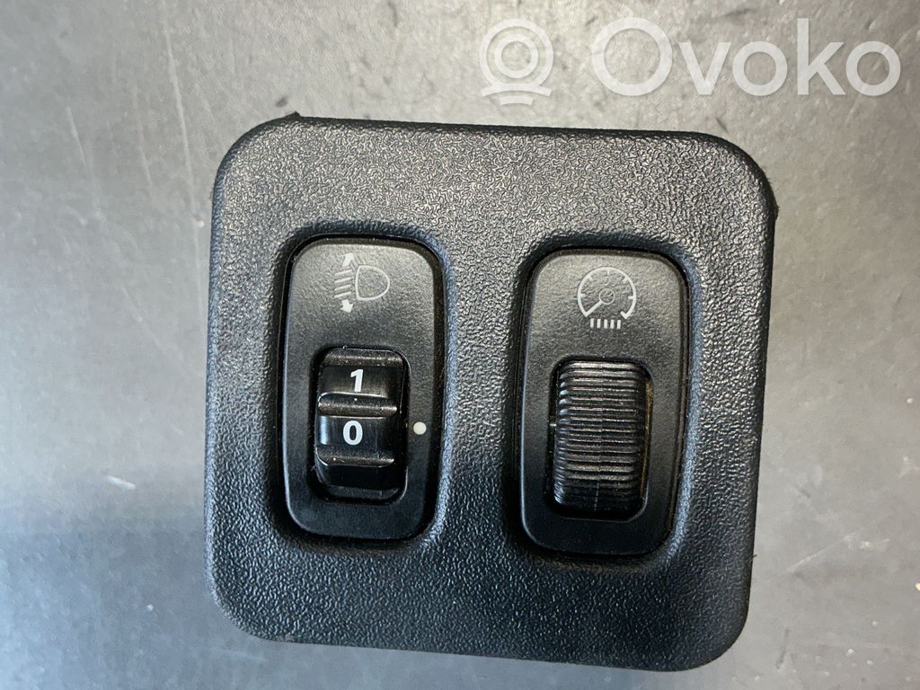 Headlight level height control switch   MR402645