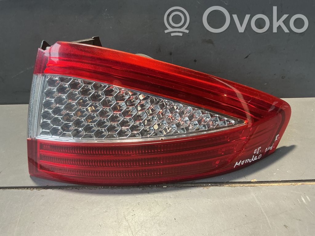 Ford Mondeo MK IV Lampa tylna 