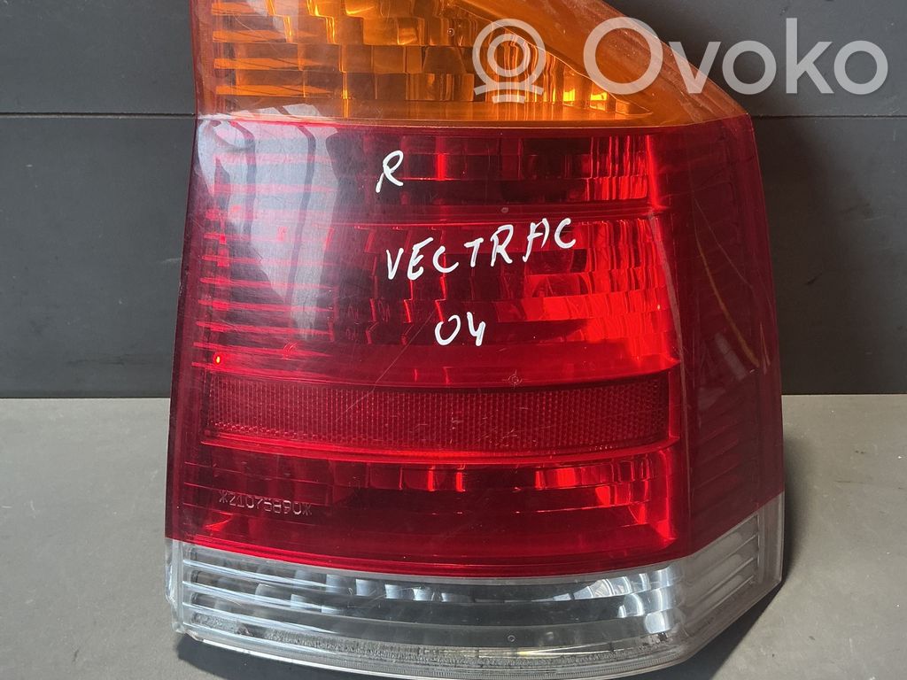 Opel Vectra C Aizmugurējais lukturis virsbūvē 