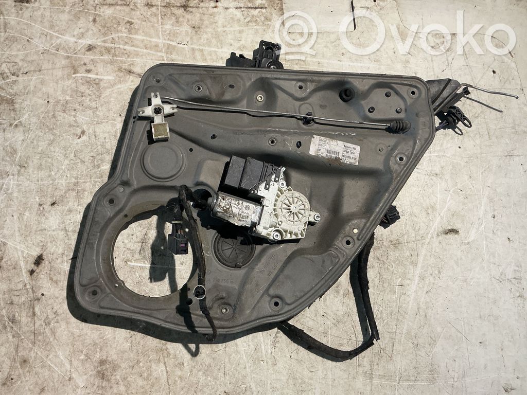Volkswagen Golf IV Elektryczny podnośnik szyby drzwi tylnych 