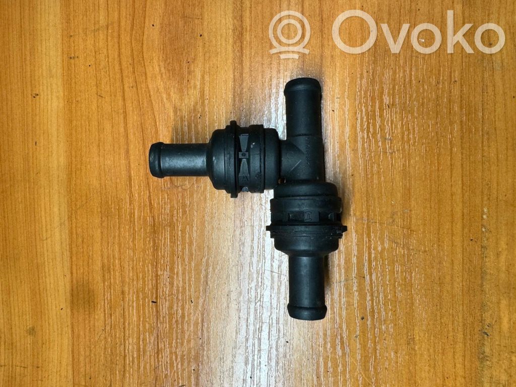 BMW 5 E39 Engine coolant pipe/hose 