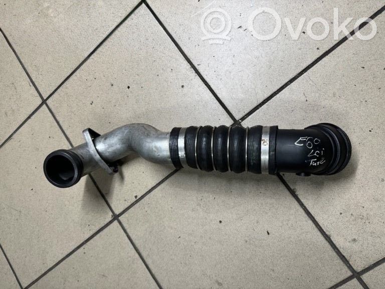 BMW 5 E60 E61 Välijäähdyttimen letku 