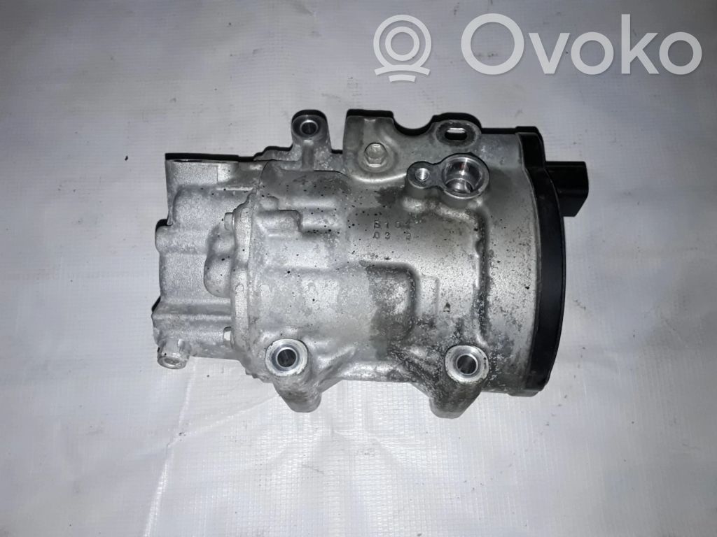 Suzuki Swace Kompresor / Sprężarka klimatyzacji A/C 