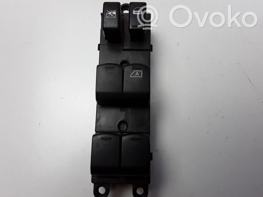 Subaru Forester SH Electric window control switch 