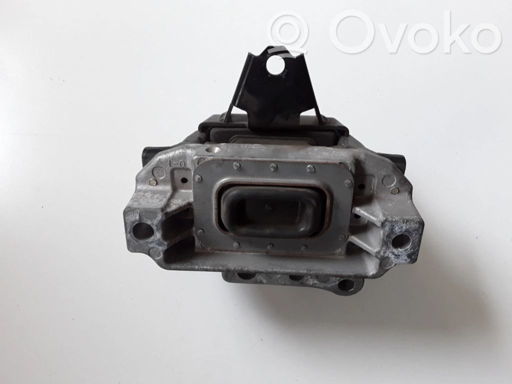 Mitsubishi Outlander Engine mount bracket 