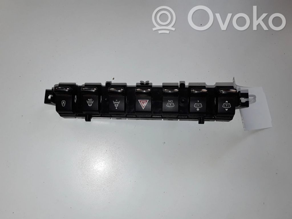 Peugeot 3008 I Botón interruptor de luz de peligro 