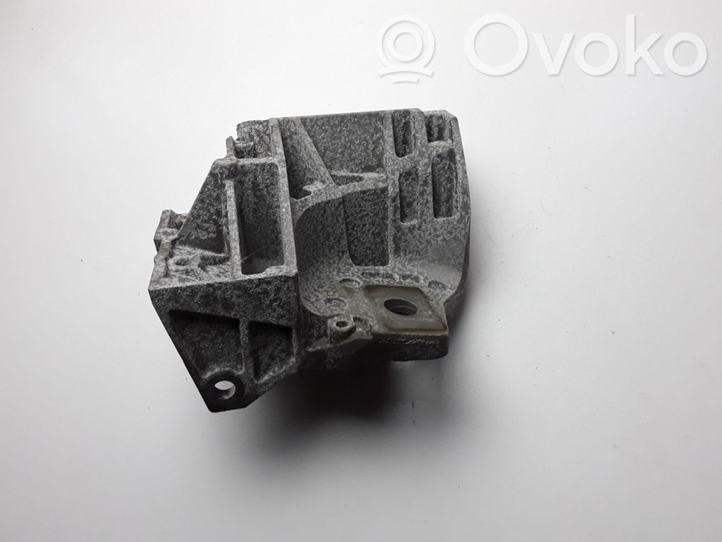 Engine mount bracket   6G926P096DD