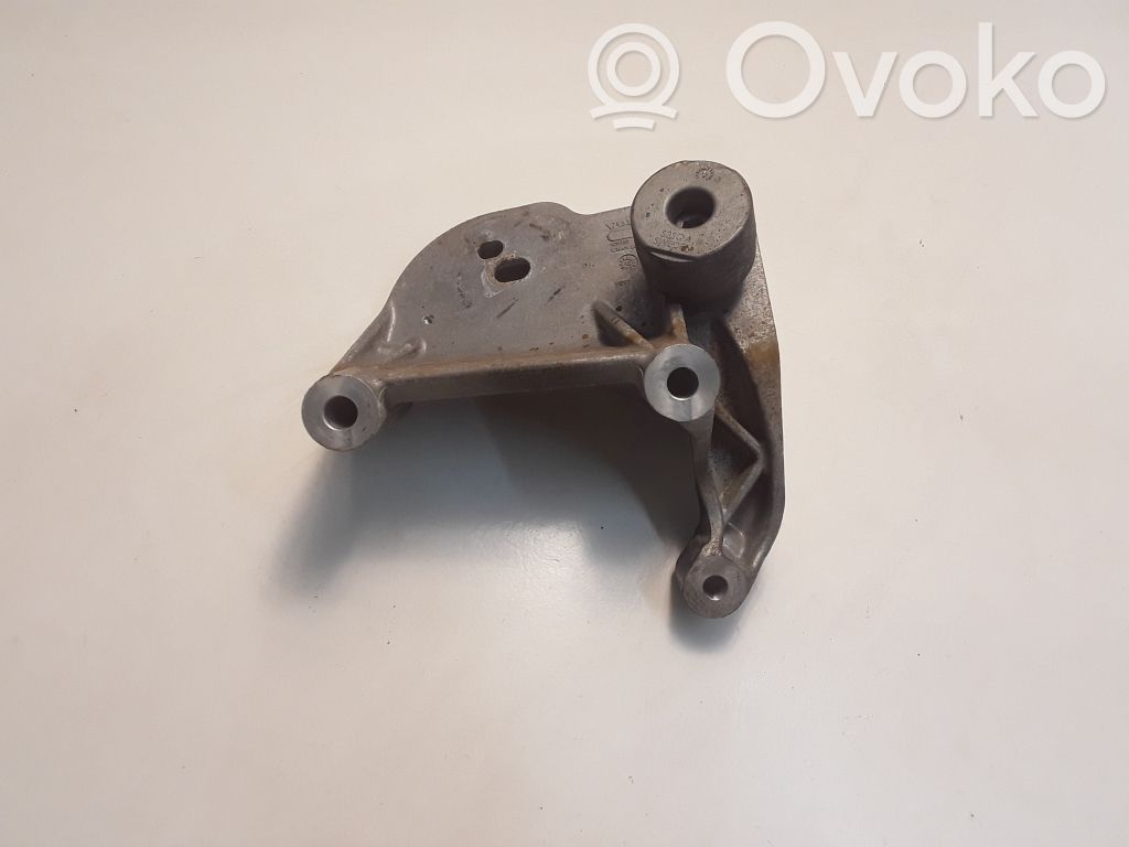 Volvo V40 Gearbox mounting bracket 