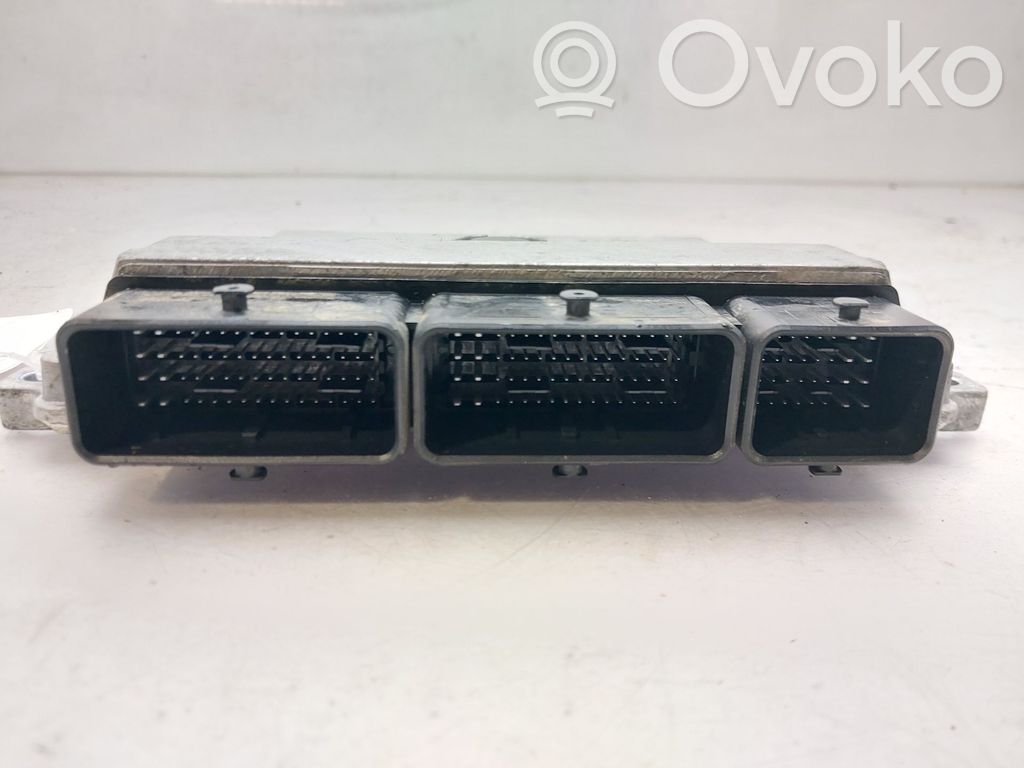 Dacia Sandero Engine control unit/module 