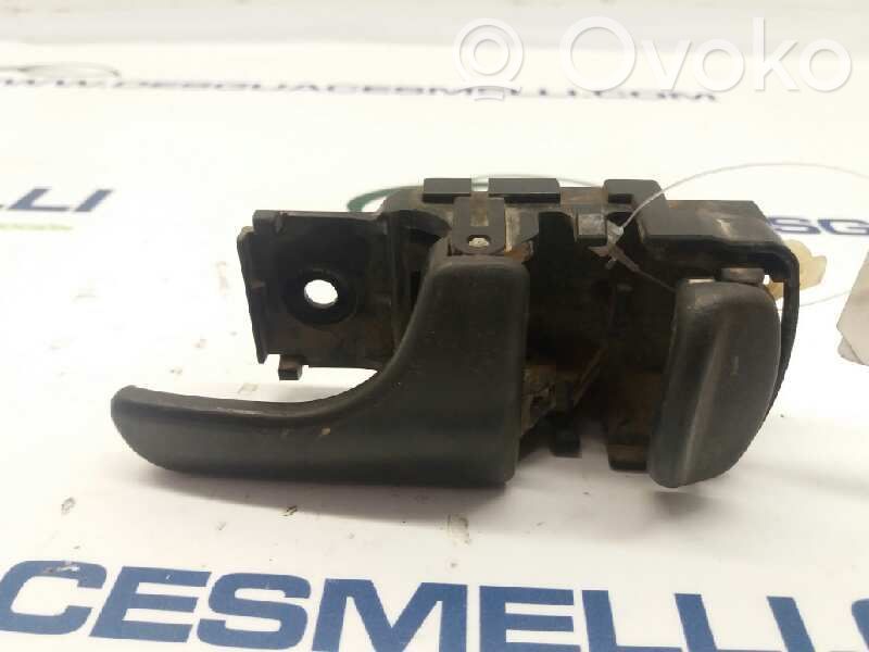 Nissan Terrano Manecilla interna puerta delantera 