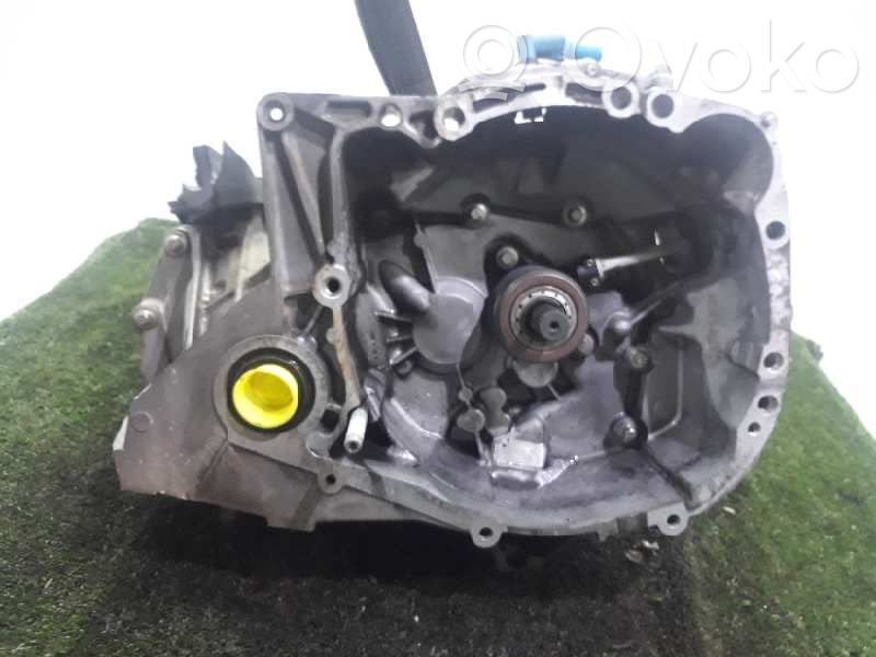 Renault Clio III Caja de cambios manual de 5 velocidades 