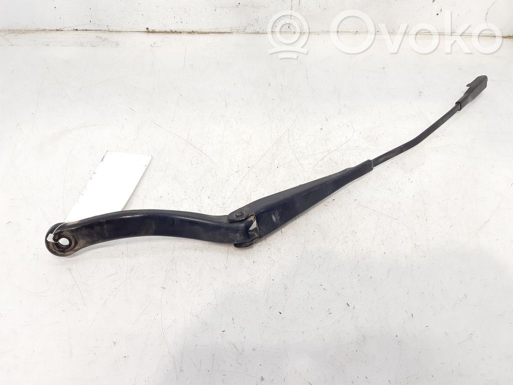 Brazo del limpiaparabrisas delantero   13284136