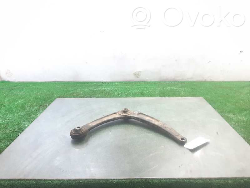 Peugeot 307 Braccio di controllo sospensione anteriore inferiore/braccio oscillante 