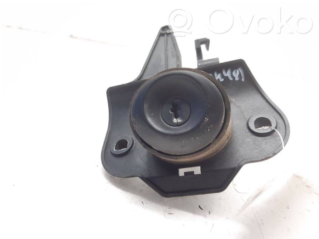 Citroen Saxo Tailgate trunk handle 