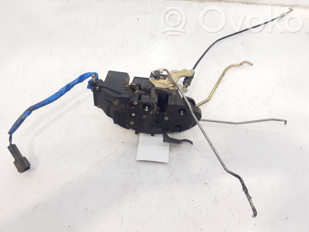 KIA Carnival Priekšpusē slēdzene 