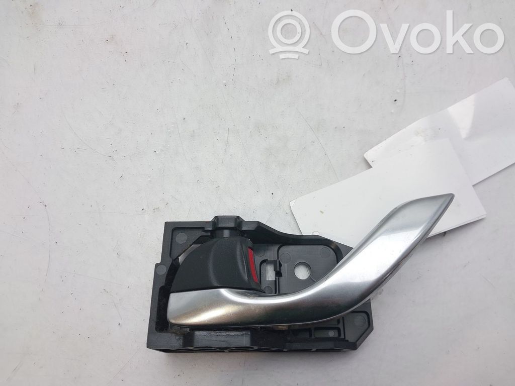 Manecilla interna puerta trasera   KD53T8315