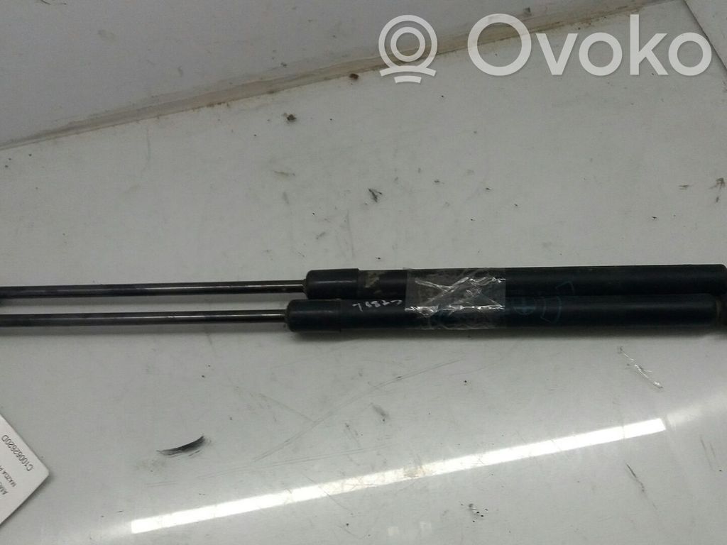Mazda Premacy Tailgate/trunk strut/damper 
