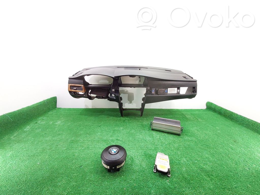 BMW 5 E60 E61 Turvatyynysarja paneelilla 