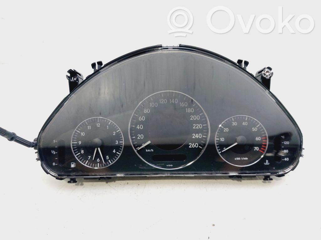 Licznik / Prędkościomierz   A2115402447