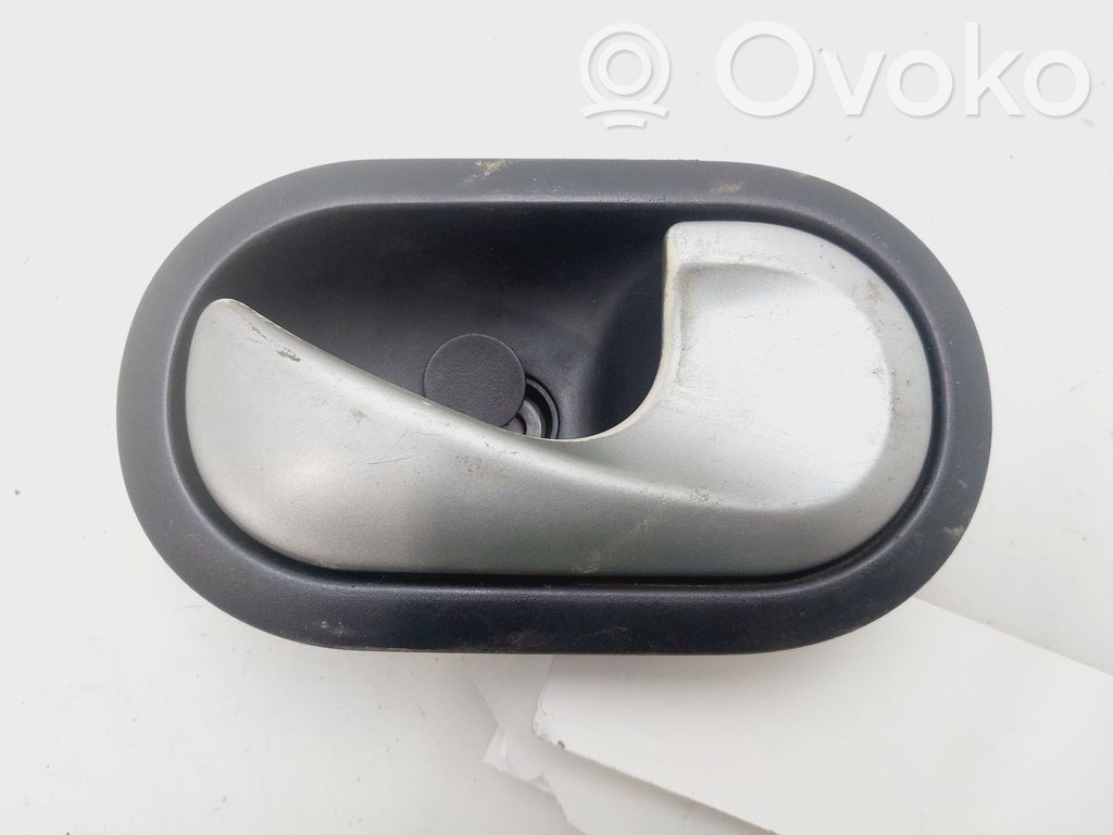 Renault Clio III Manecilla interna puerta delantera 