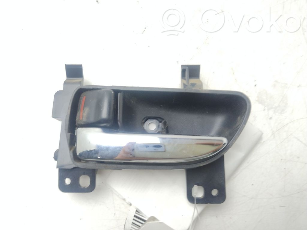 Manecilla interna puerta trasera   61051AJ010VH