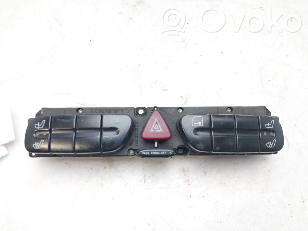 Mercedes-Benz C W203 Przycisk świateł awaryjnych