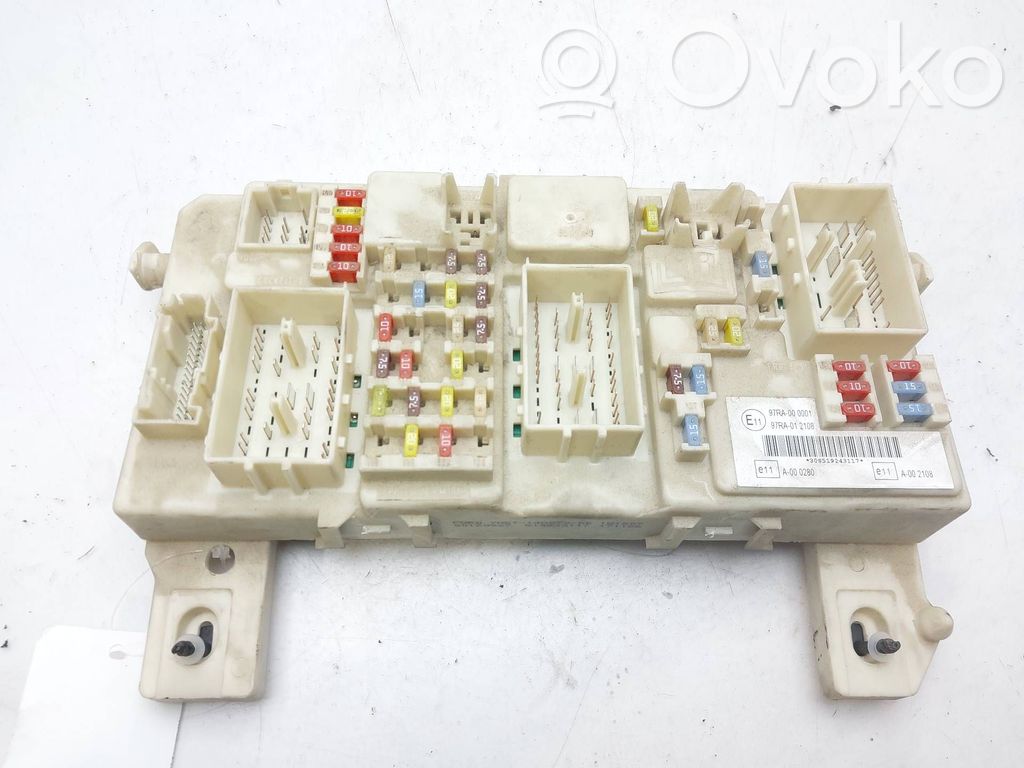 Fuse module   8M5T14014CAB