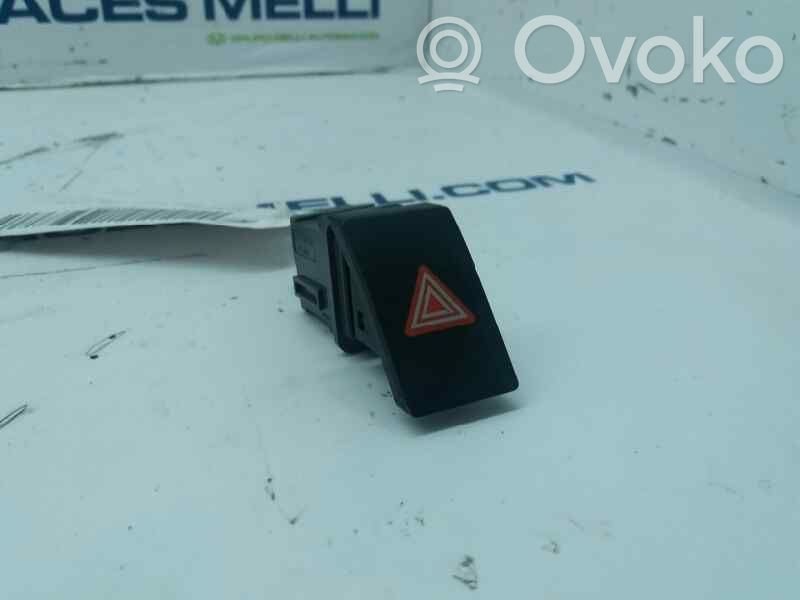 Botón interruptor de luz de peligro   15B060