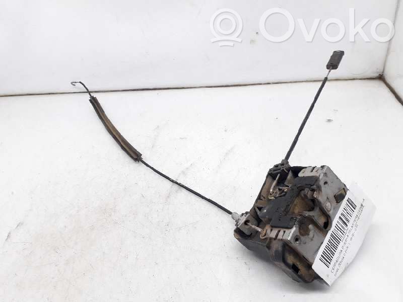 Opel Corsa C Priekšpusē slēdzene 