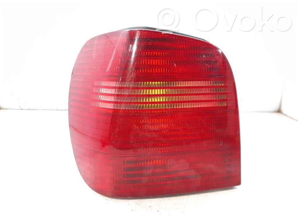 Volkswagen Polo III 6N 6N2 6NF Lampă spate în caroserie