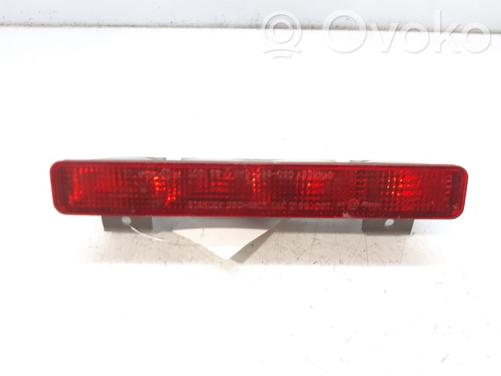 Mitsubishi Montero Third/center stoplight 