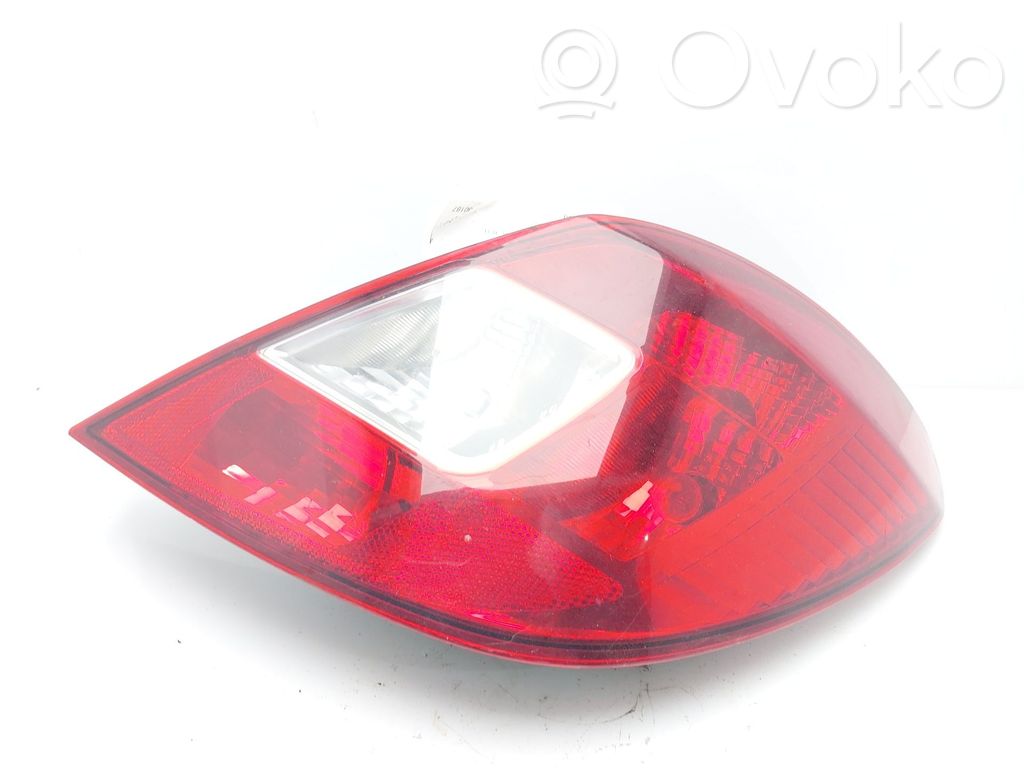 Opel Corsa D Aizmugurējais lukturis virsbūvē 