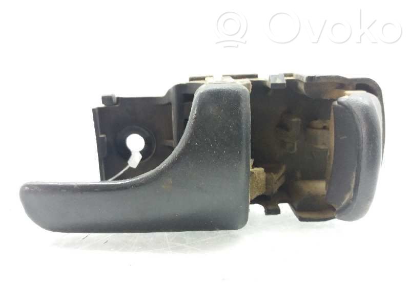 Nissan Terrano Manecilla interna puerta trasera 