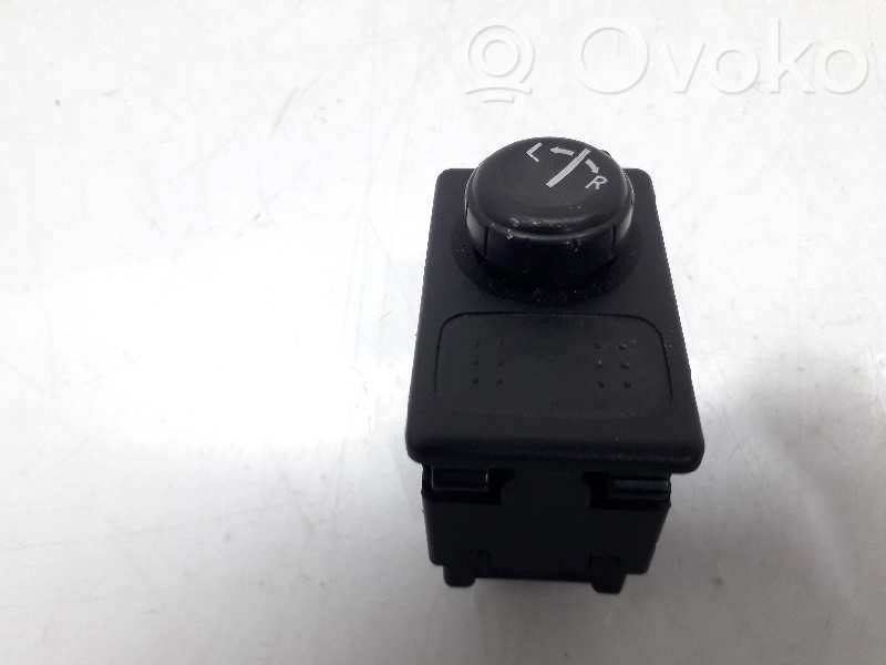 Nissan Almera N16 Interruptor del espejo lateral 