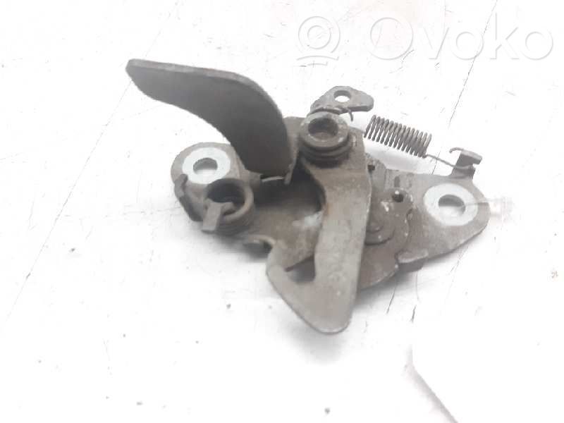 Peugeot 206 Tie down hook / loop 