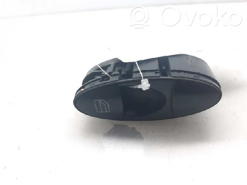 Mercedes-Benz E W211 Electric window control switch 