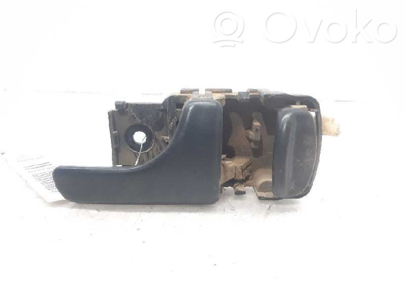 Nissan Terrano Manecilla interna puerta delantera 
