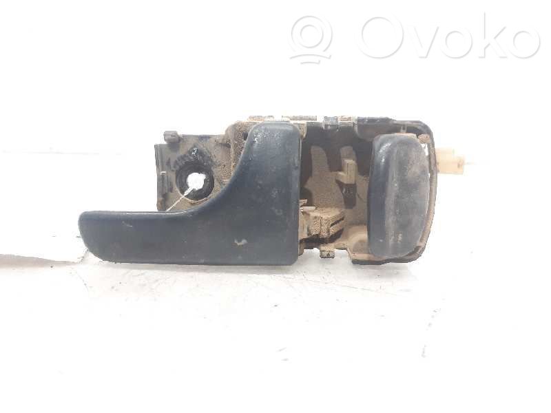 Nissan Terrano Manecilla interna puerta trasera 