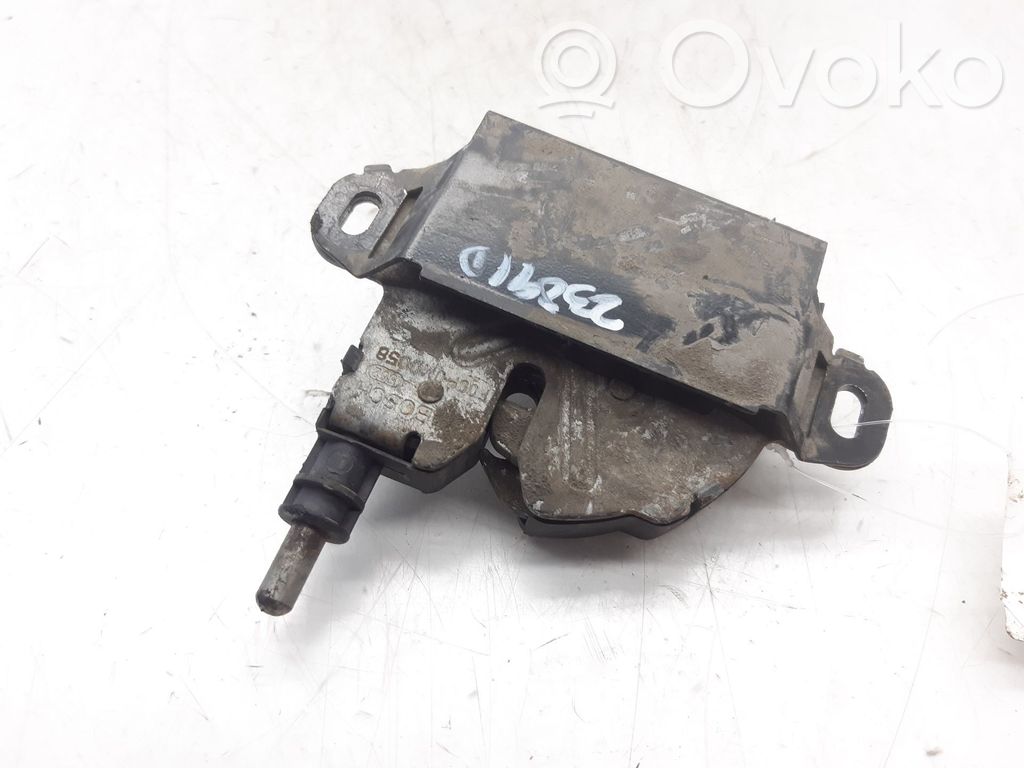 Ford Focus Tie down hook / loop 